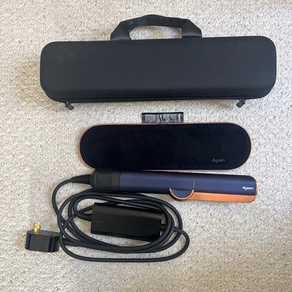 Dyson Airstrait Prussian Blue with Heat Pad and Travel Case.